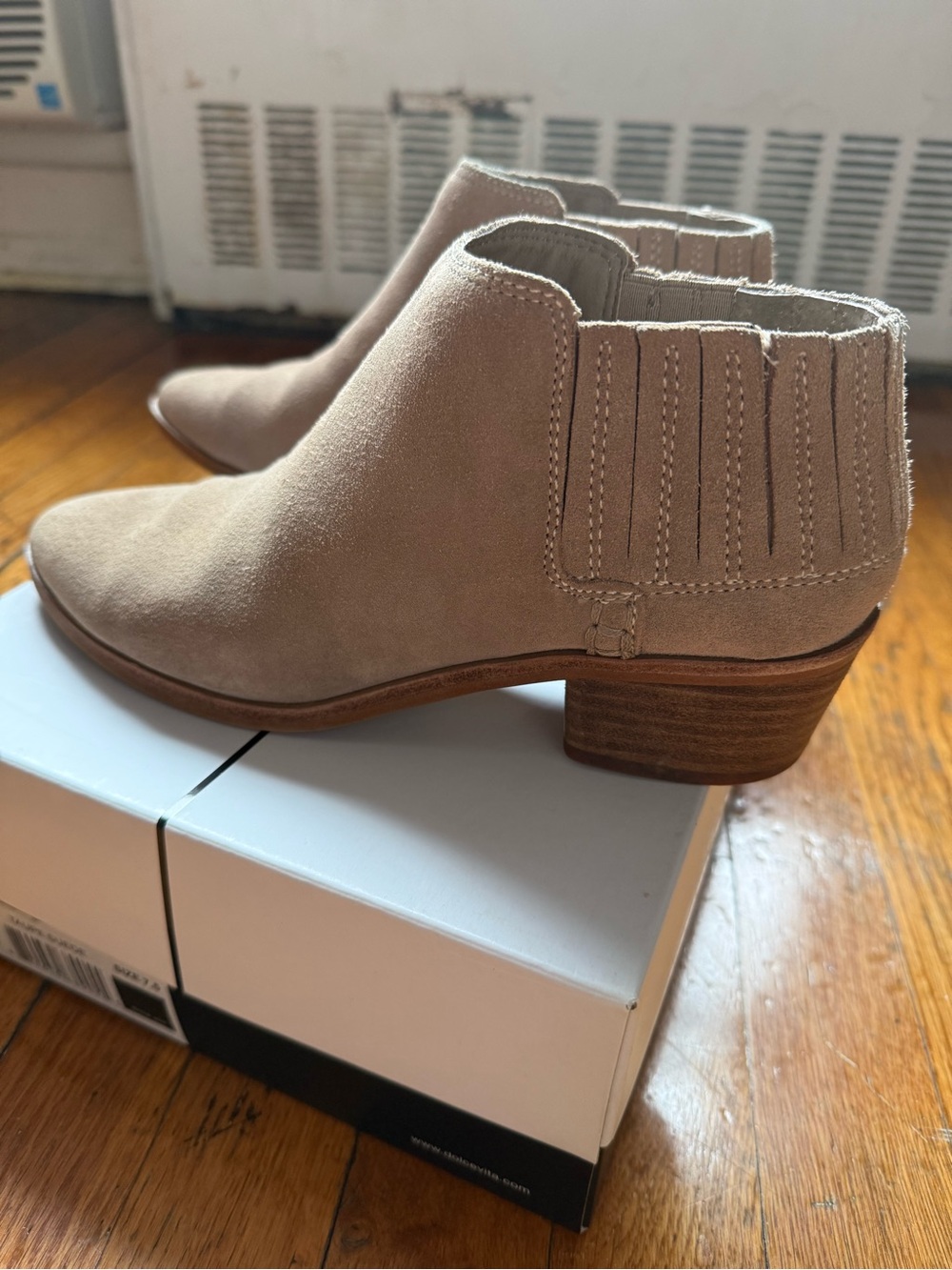 Dolce Vita Women’s Suede Ankle Booties in Tan - Classic Low Heel. Sz 7.5